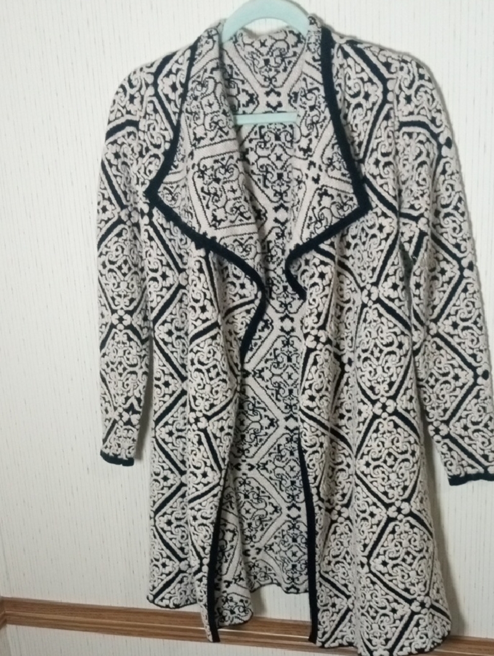 Cream and Black Open-Front Patterned Women's Sweater Holidays, Wedding Guess, Sp